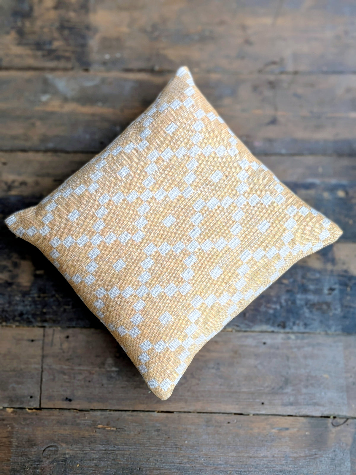 MABLI CUSHION IN MARIGOLD