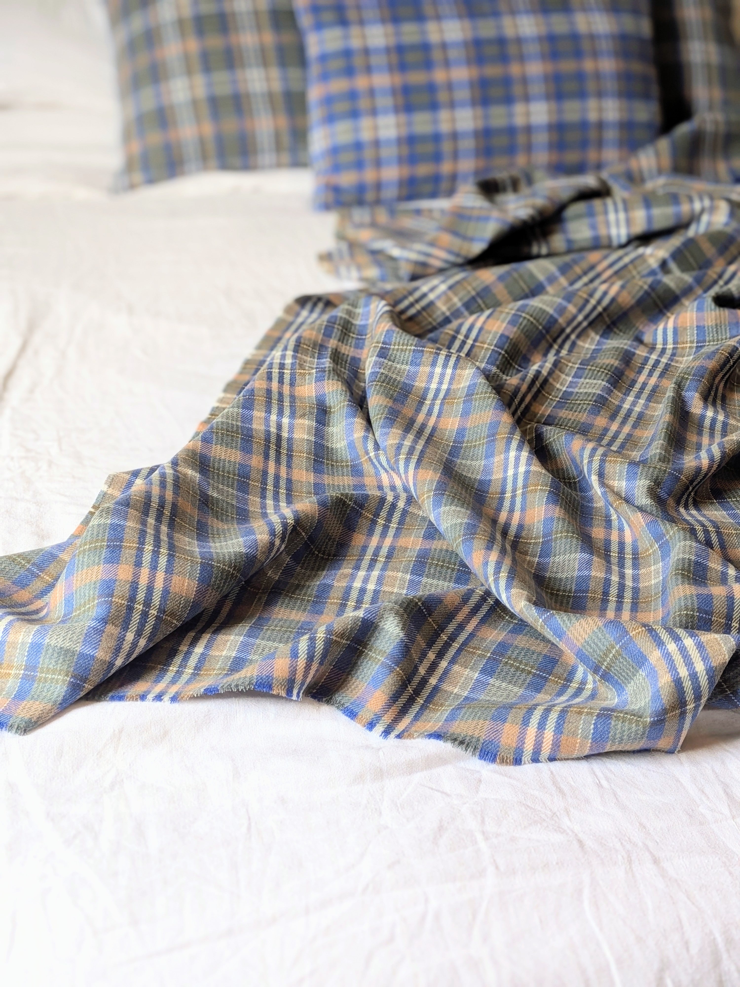 AJA LAMBSWOOL BLANKET