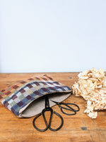 WOVEN ZIPPED POUCH