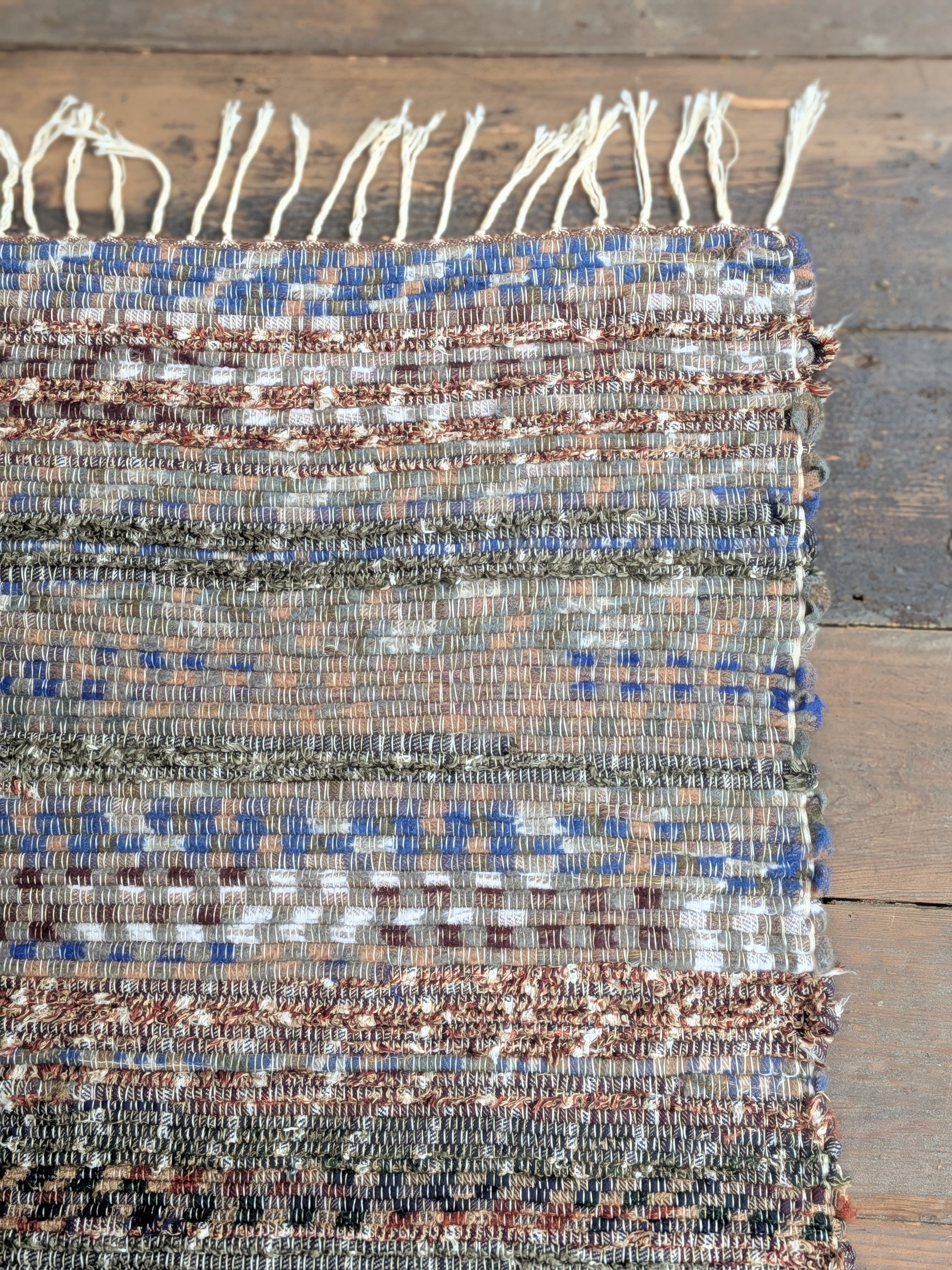 AMRITA SELVEDGE RUG