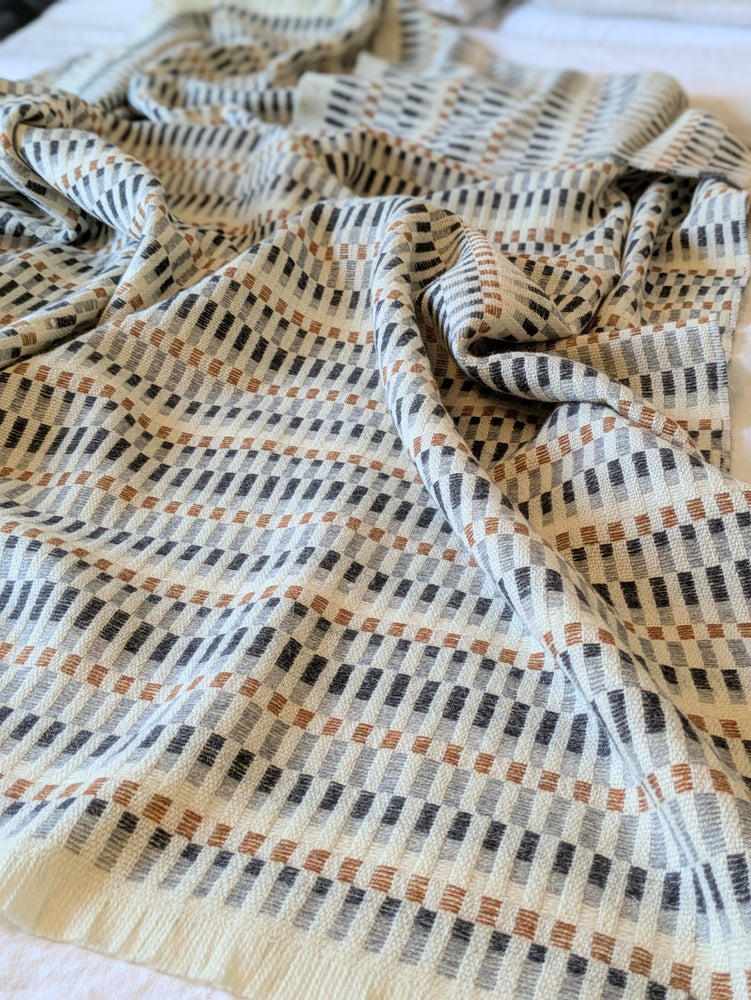 FELIX THROW IN OCHRE