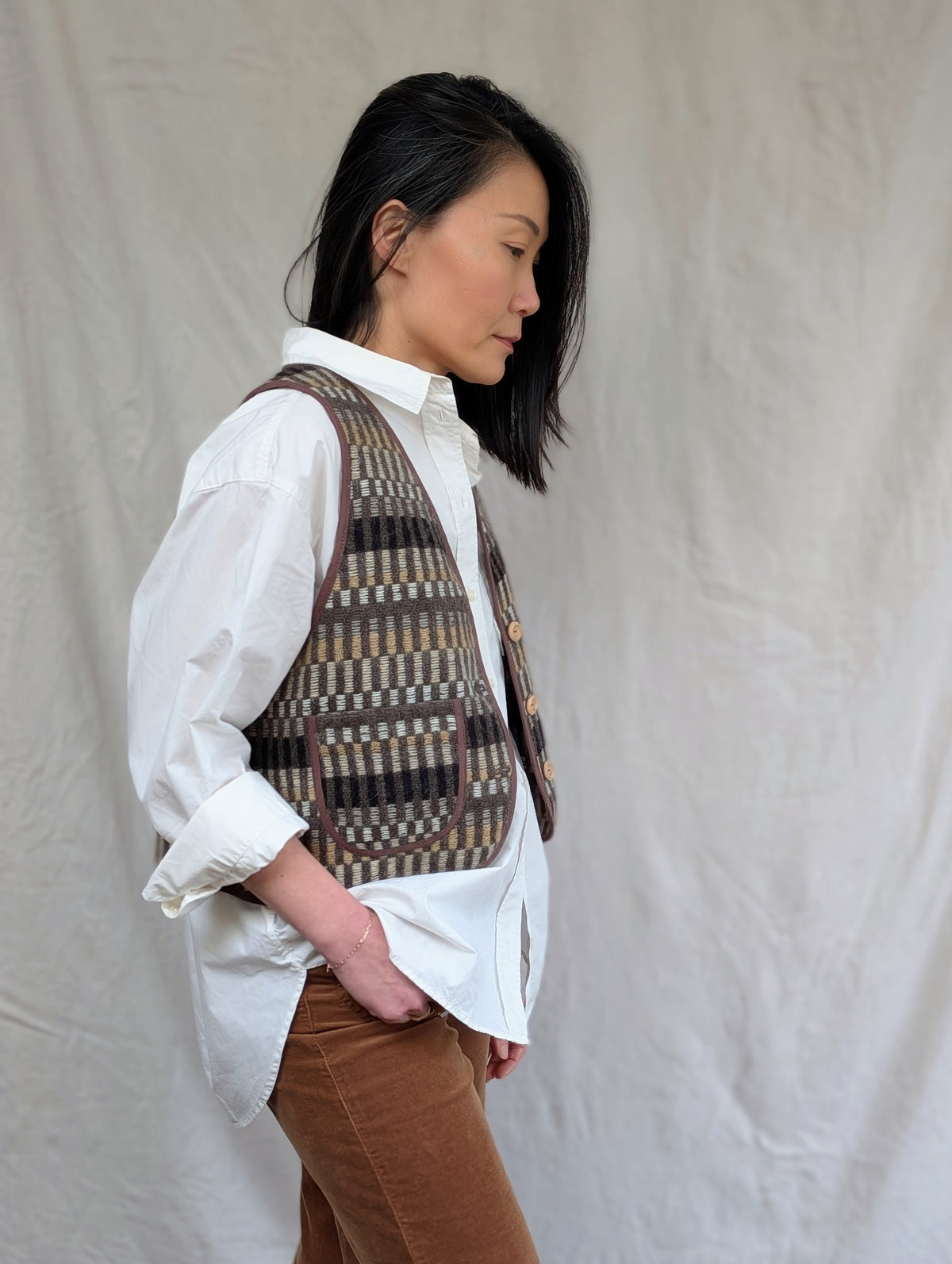 FELIX QUILTED WAISTCOAT IN COCOA