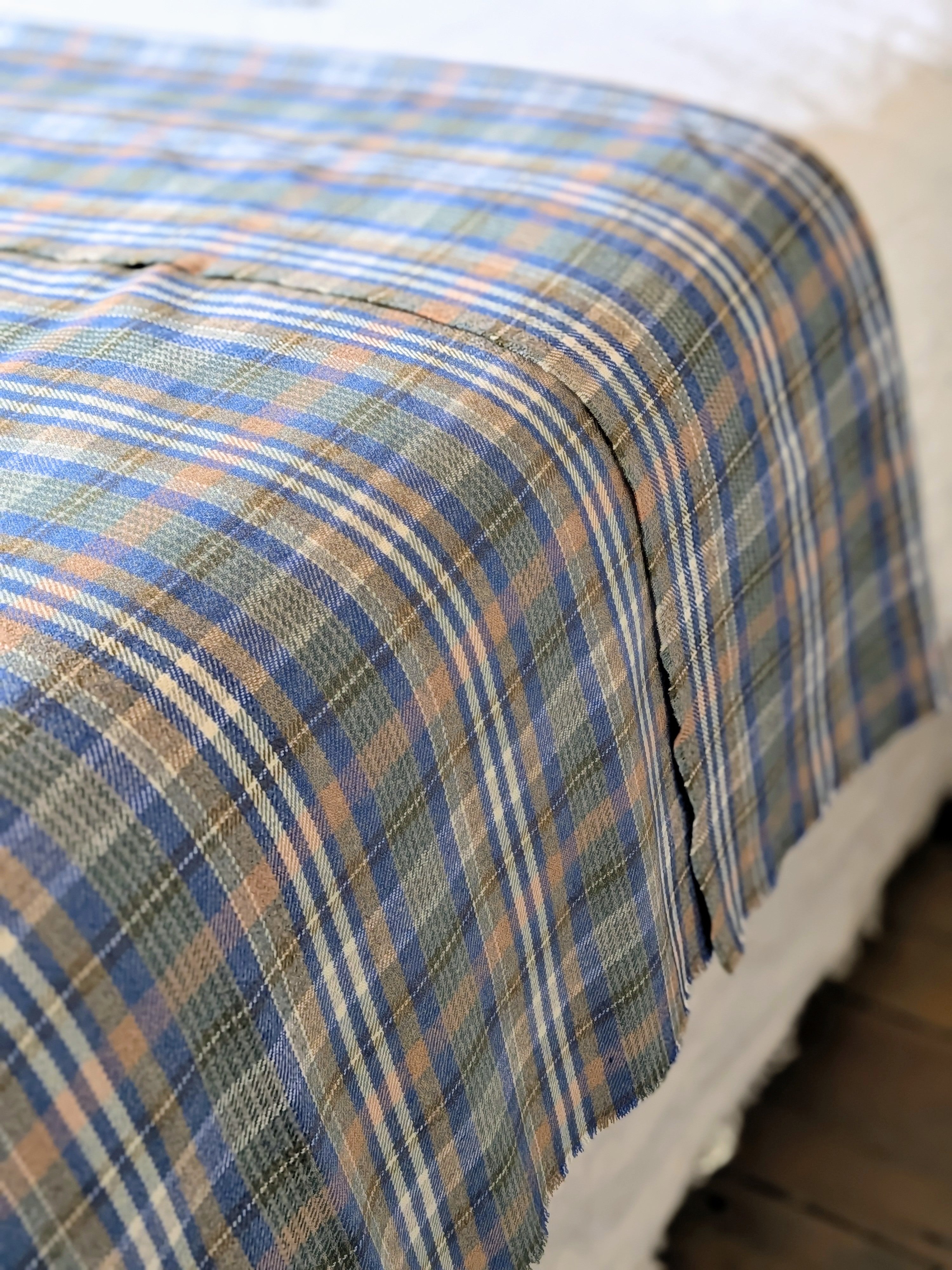 AJA LAMBSWOOL BLANKET