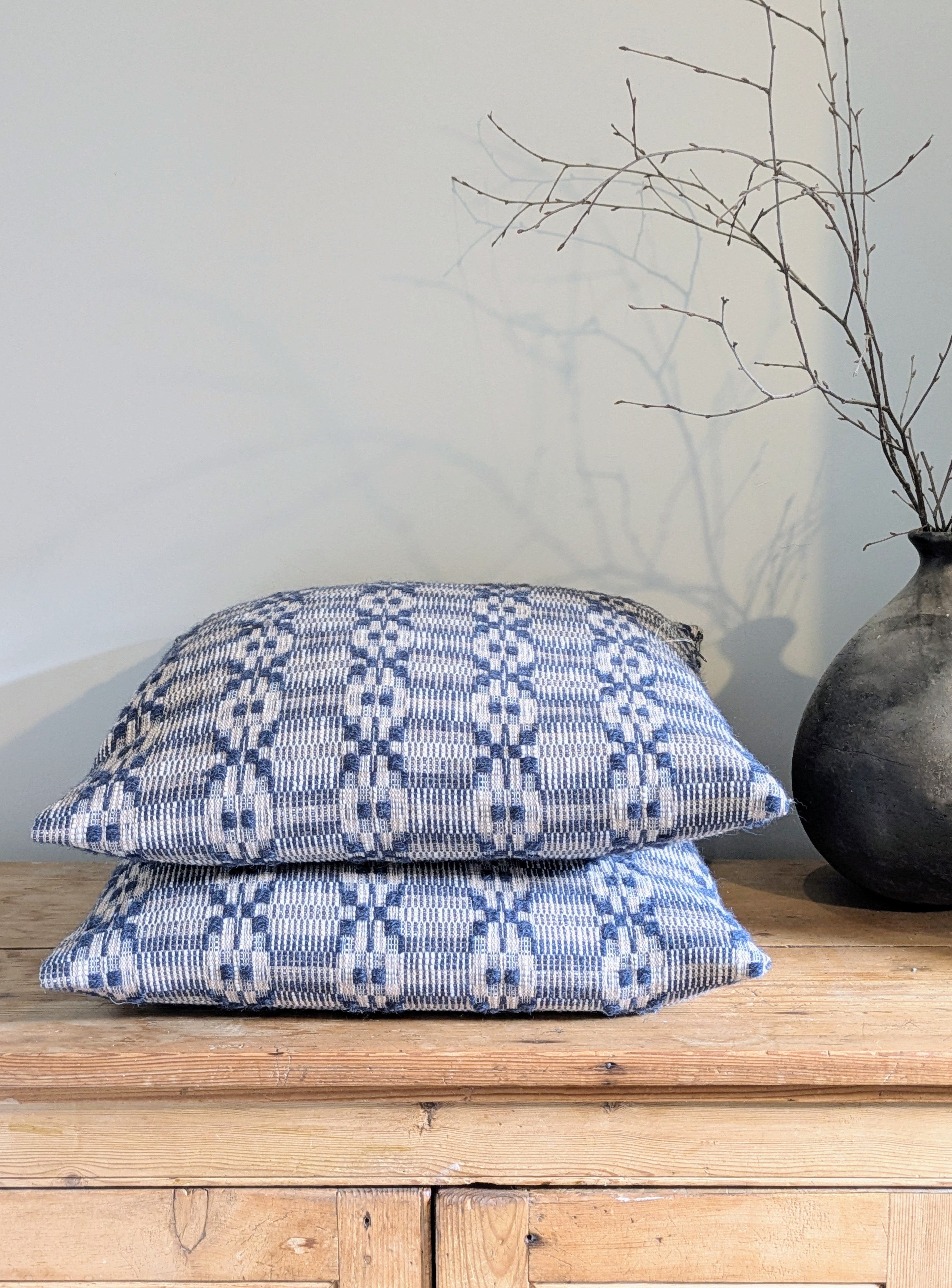 MARINO OVERSHOT CUSHION