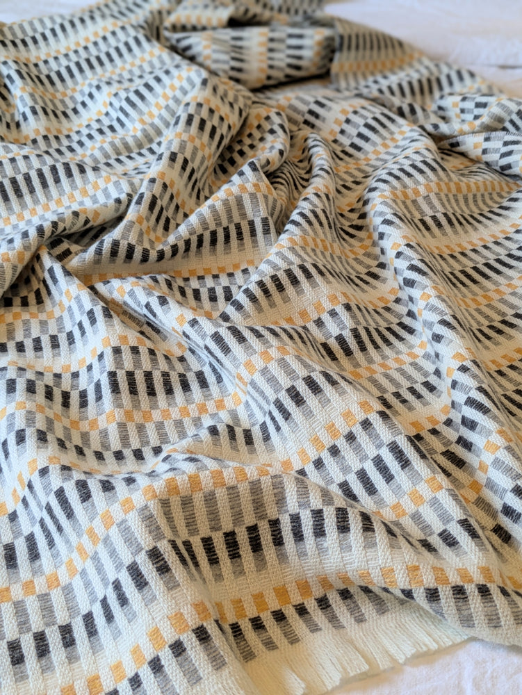 FELIX THROW IN SUNSHINE