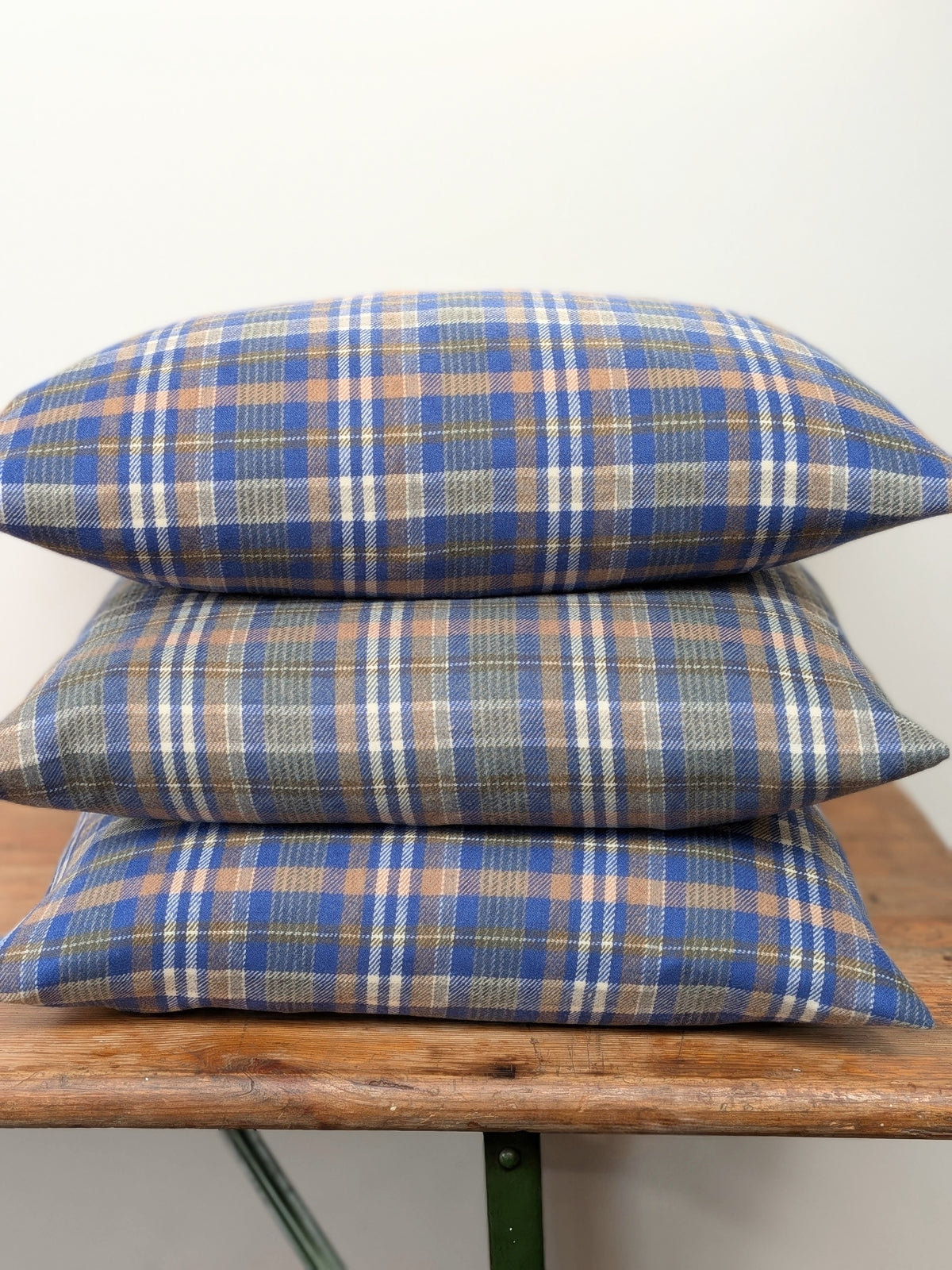 NAYA CHECK CUSHION