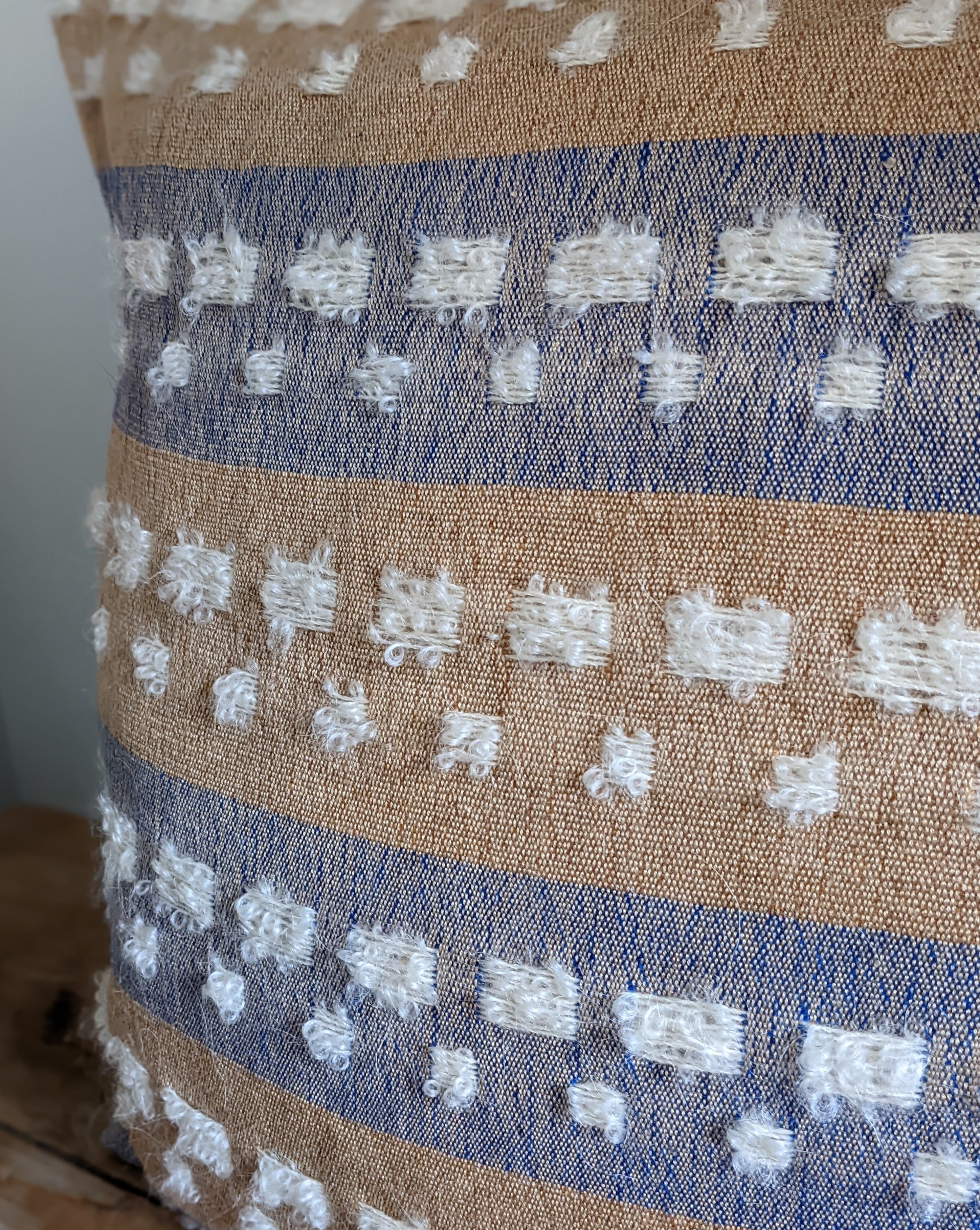 SILK LOOP CUSHION