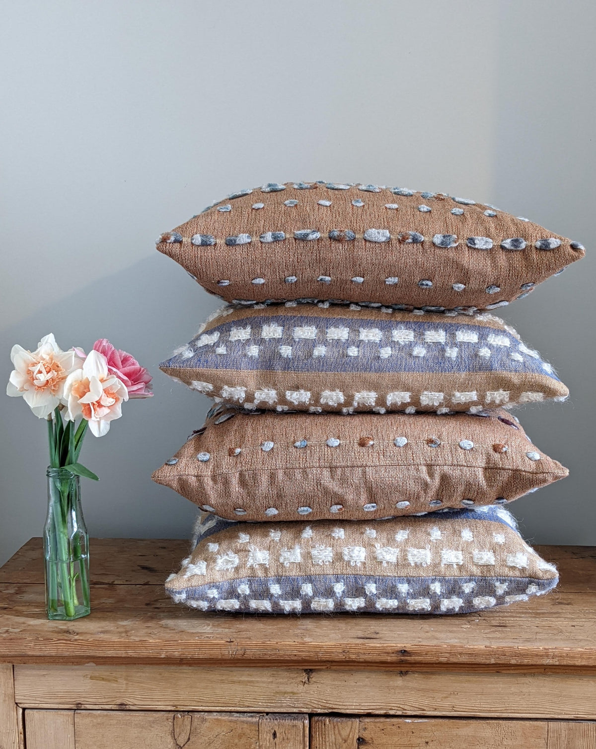 SILK LOOP CUSHION